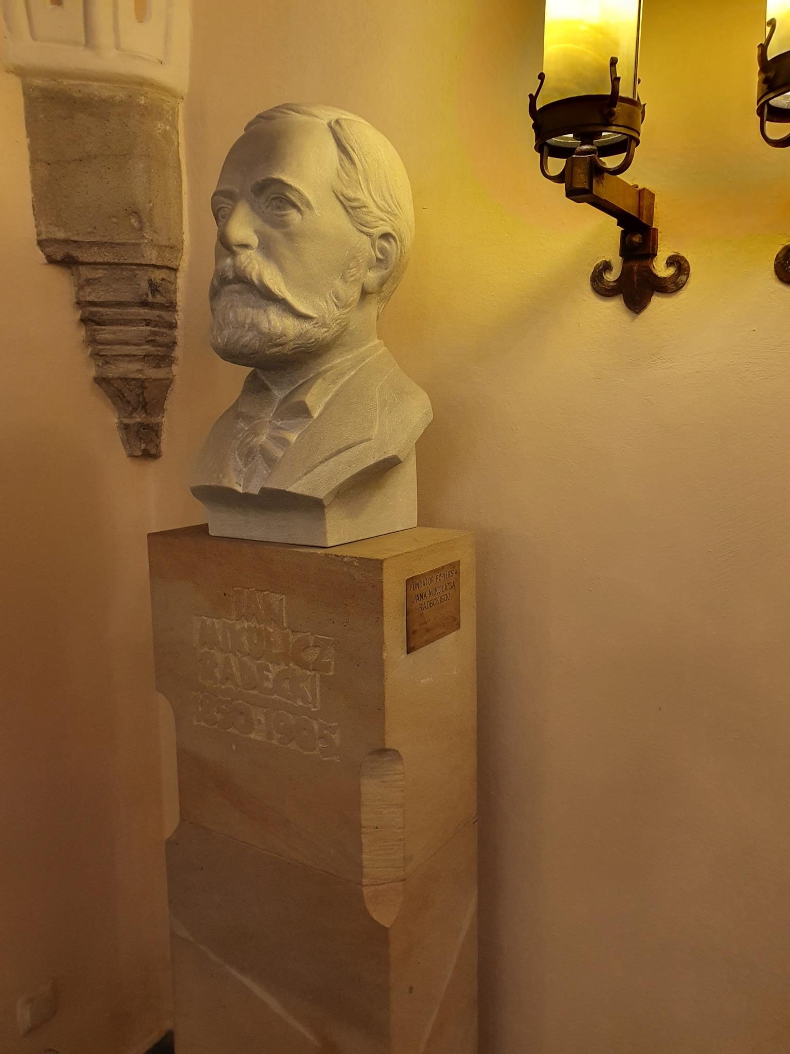 Jan Mikulicz-Radecki's bust, Wroclaw's Town Hall (2).jpg